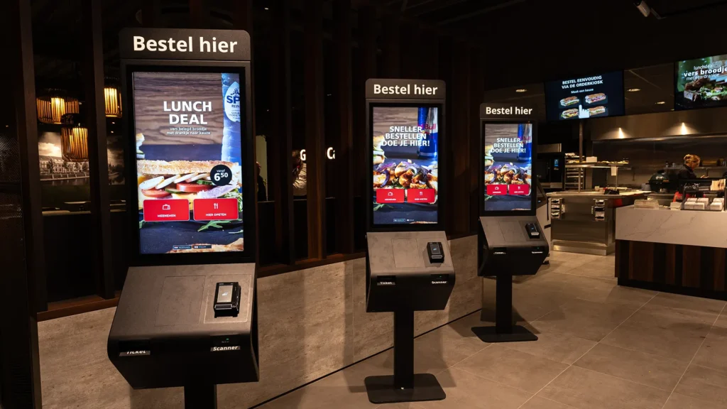 Snel bestellen via de orderkiosks bij een tankstation van OK Cafe