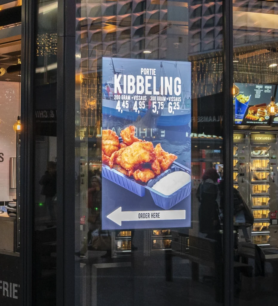 High Brightness scherm van Manneken Pis gericht op voorbijgangers